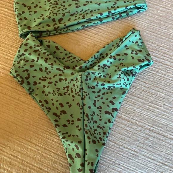 Skatie Teal seabrook and Black Leopard Bikini mint! Melly top and bottom - Picture 2 of 9